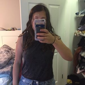 Super easy and simple tank! Hardly worn!